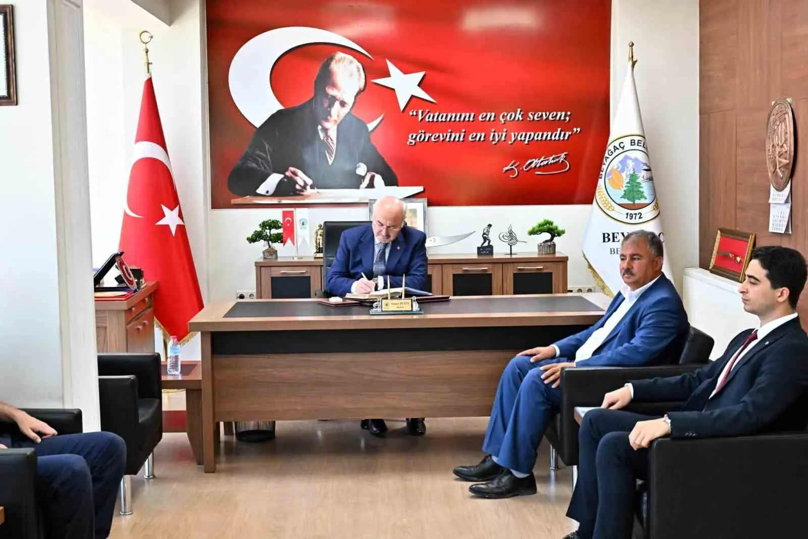 Vali Köşger’den Beyağaç mesaisi: Şehitleri unutmadı, projeleri yerinde denetledi