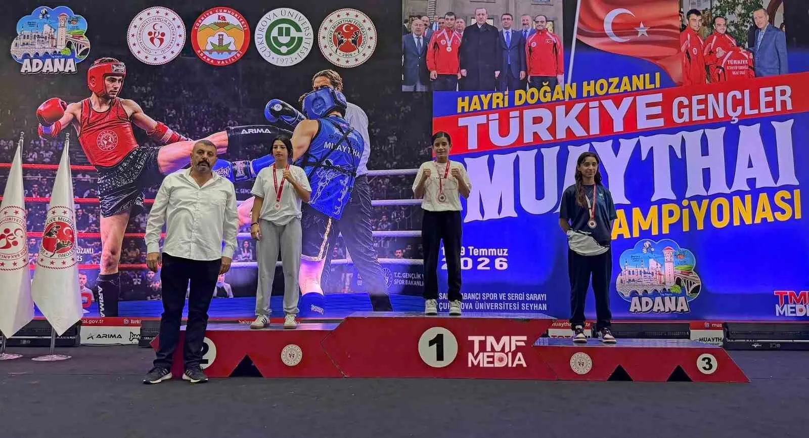 Manisalı dövüşçüler Adana’dan madalyalarla döndü