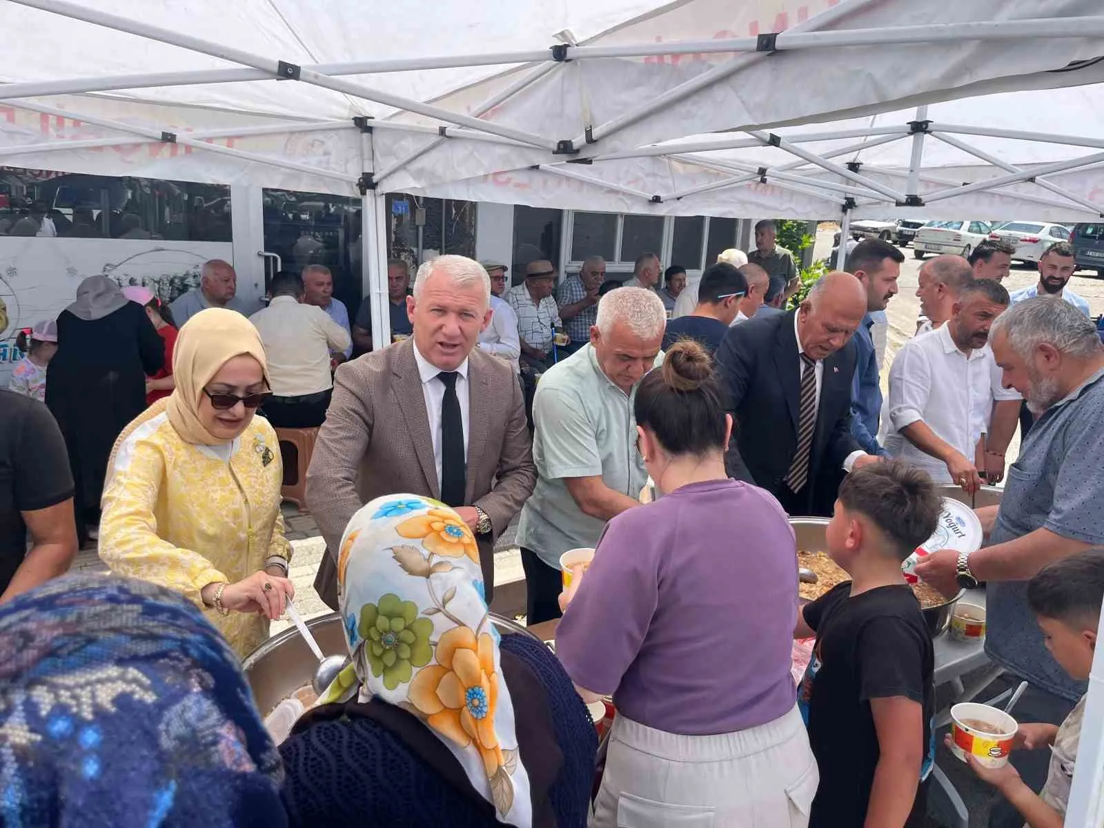 Tunçbilek’te Muharrem bereketi: Kazanlar birlik için kaynadı