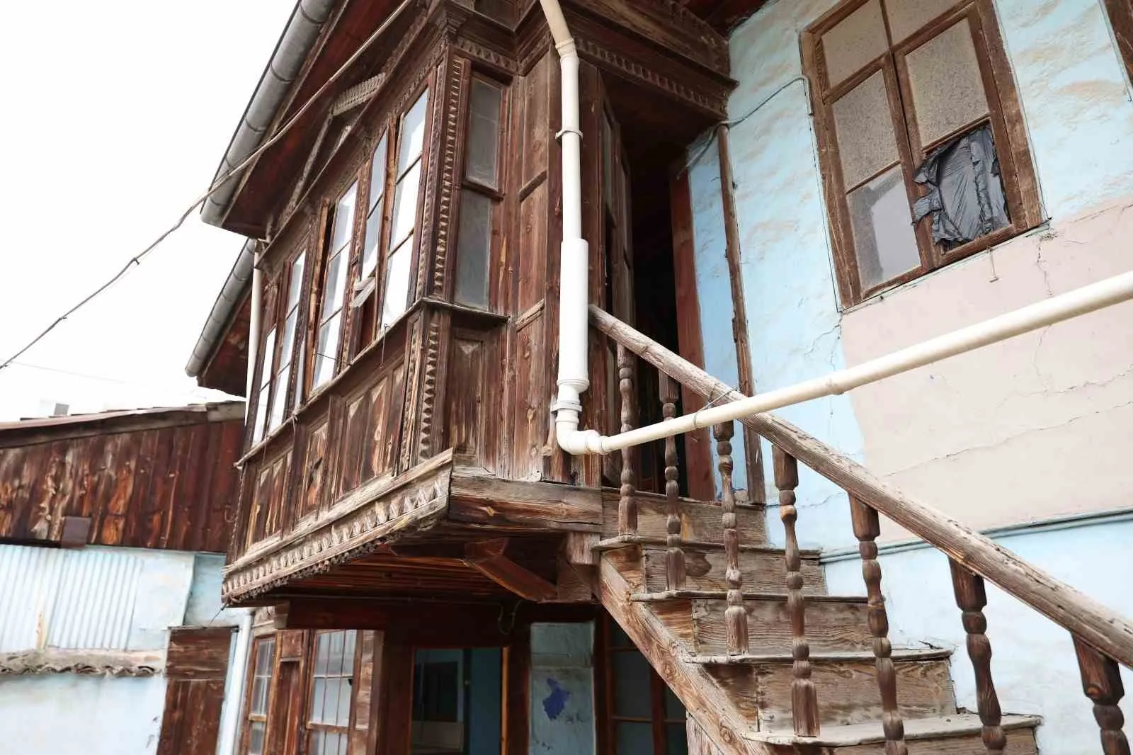 Denizli’nin tarihine sadık dokunuş: Şerbetçioğlu Konağı yeniden hayat buluyor