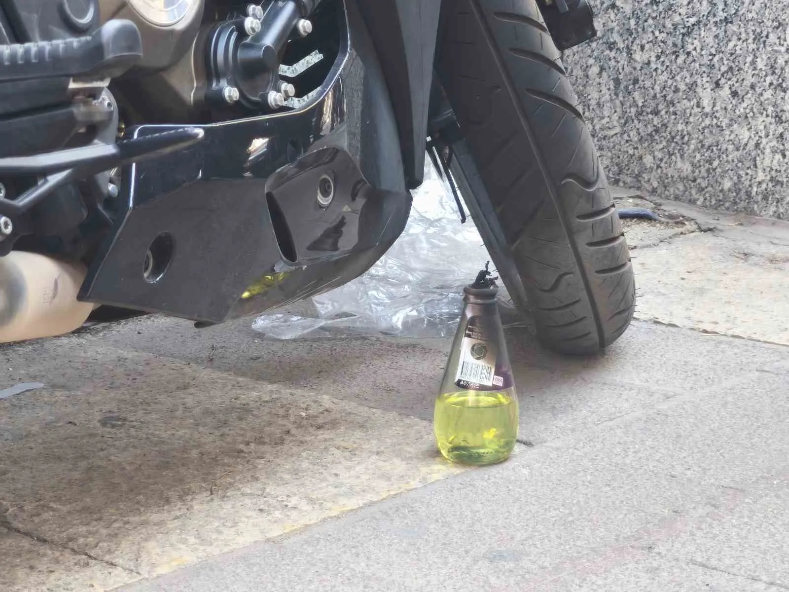 Denizli'de motosikleti yakmak istediler ama planları ellerinde patladı