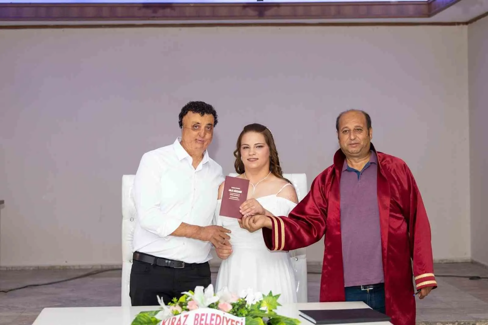 Kiraz’da engelleri aşan imza: İşaret diliyle gelen ömürlük mutluluk