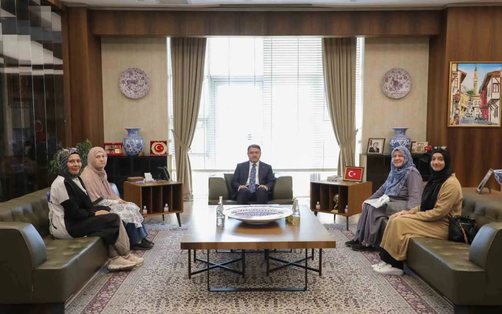 Kütahya’nın manevi pusulası kitaplaştı: Vali Işın’dan yazarlara tam destek