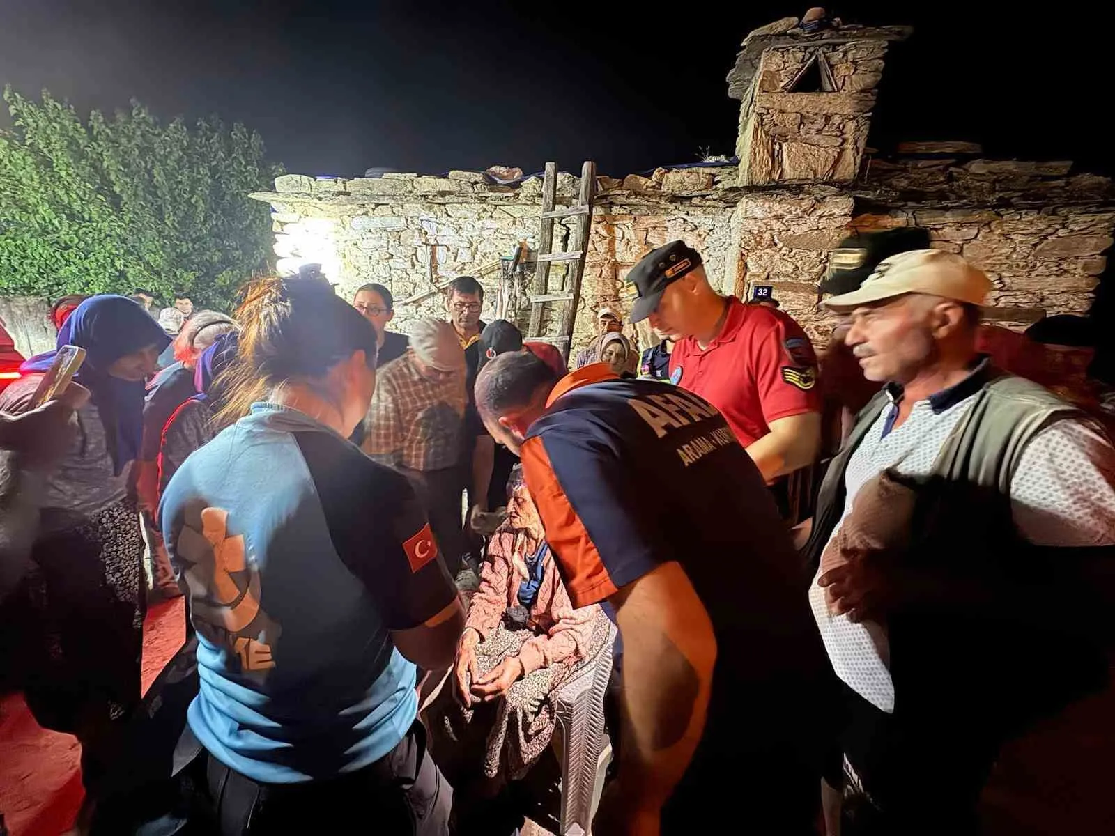 Çine’de korku dolu bekleyiş mutlu bitti: Kayıp yaşlı kadın gece yarısı bulundu
