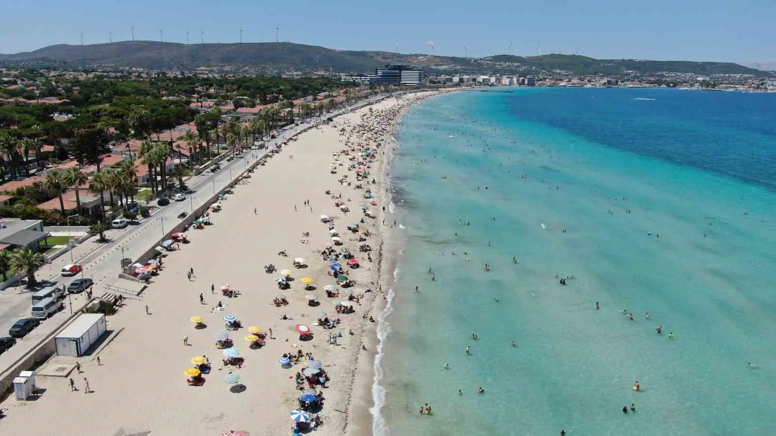Çeşme sahillerinde hafta sonu bereketi: Ilıca'da adım atacak yer kalmadı