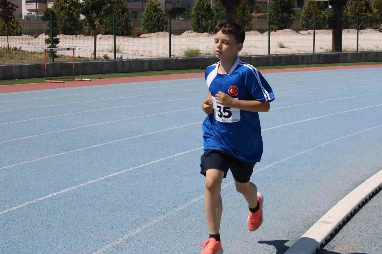 Afyonlu özel sporcuların Konya çıkarması: Pistlerin yeni yıldızı Defne oldu