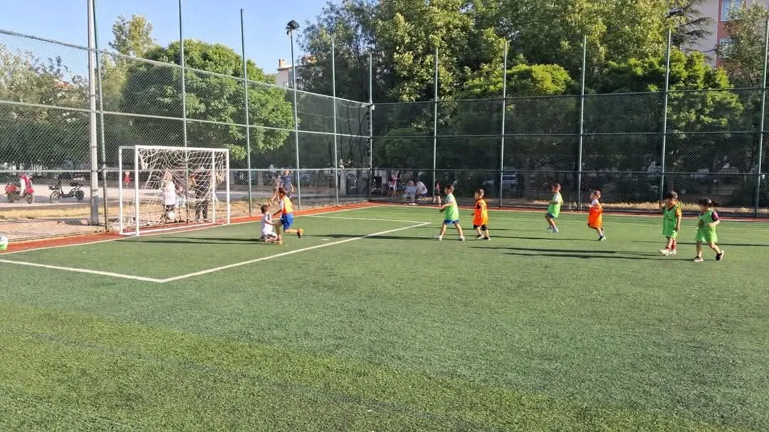 Sandıklı'da minik kramponların heyecanı: Sokak futbolunda şampiyonluk yarışı başladı