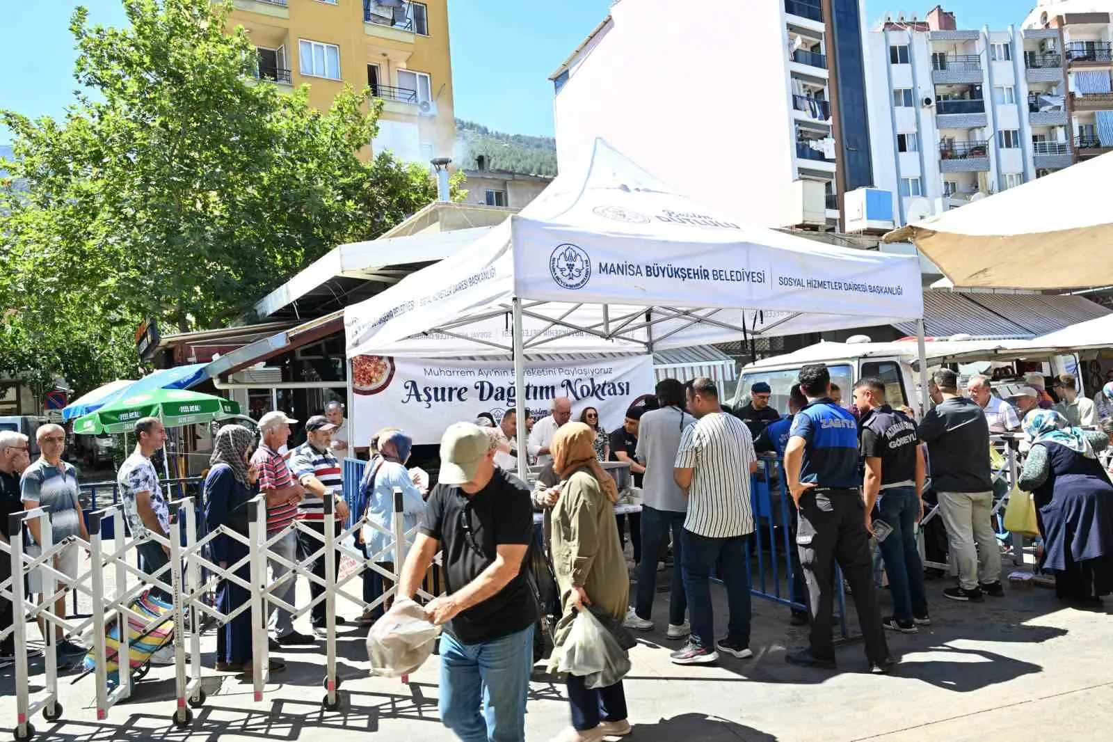 Manisa’da Muharrem ayı bereketi sokaklara taştı: Kazanlar birlik için kaynıyor