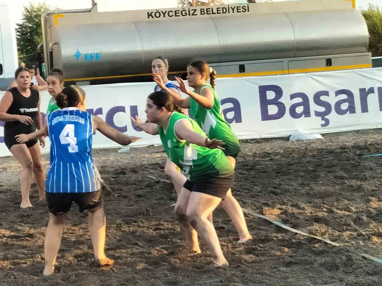 Köyceğiz'de plaj hentbolu rüzgarı: 320 sporcu şampiyonluk için ter döküyor