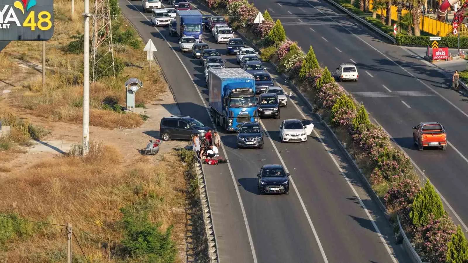 Muğla’da motosiklet kazası: Sürücü yola savruldu