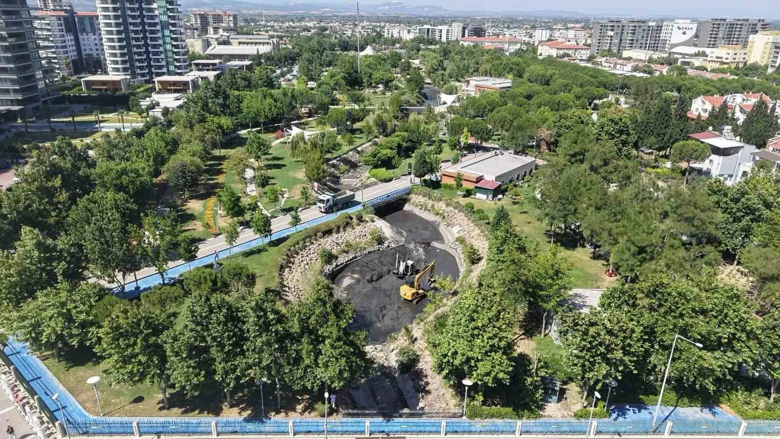 Manisa'nın gözbebeği Atatürk Kent Parkı'nda hijyen operasyonu