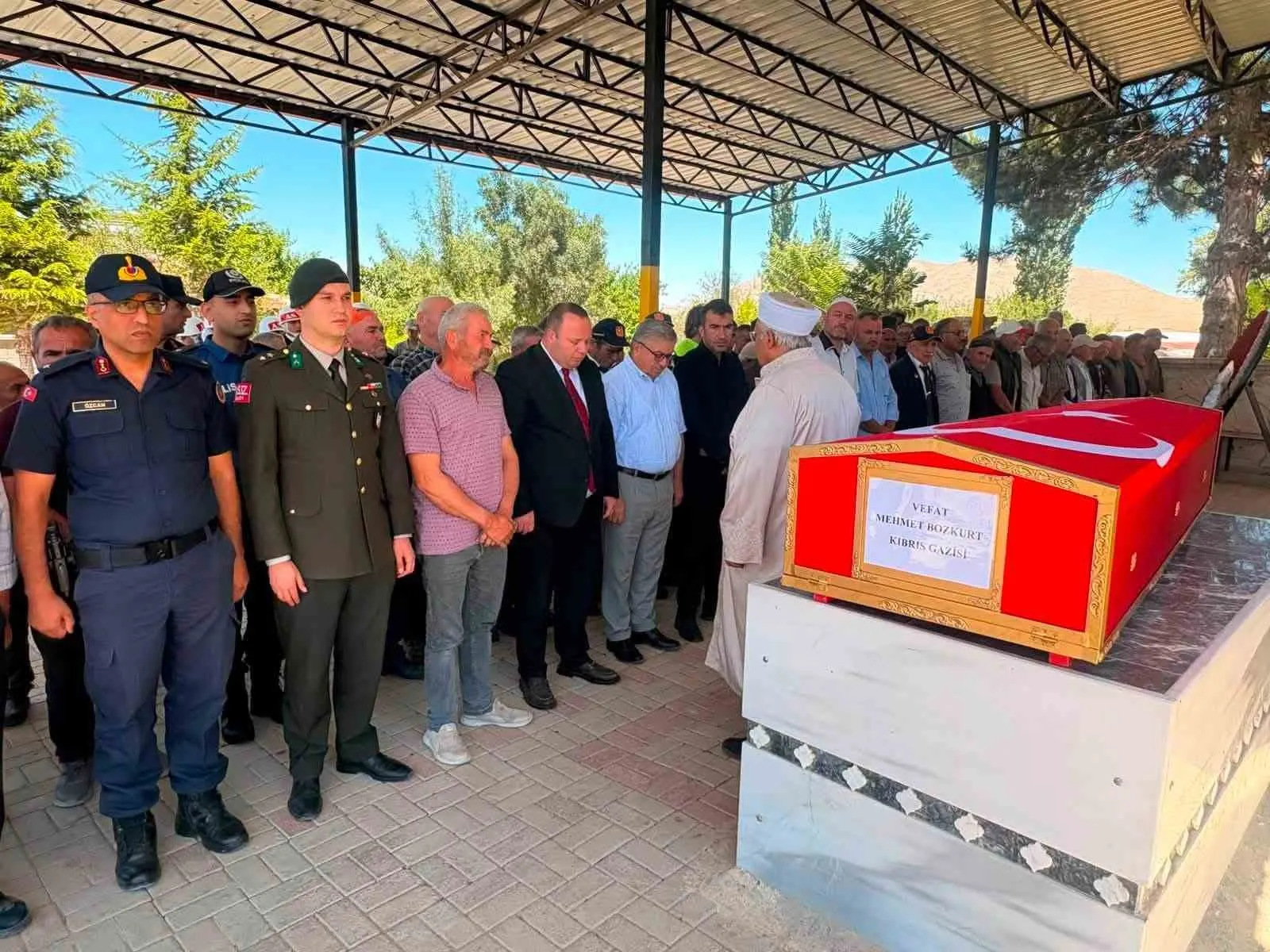 Şuhut kahramanını uğurladı: Kıbrıs gazisi Mehmet Bozkurt son yolculuğuna çıktı