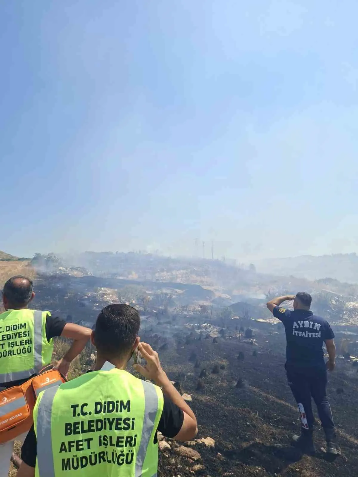 Didim'de yangın alarmı: Belediye ekipleri alevlere su tankeriyle müdahale etti