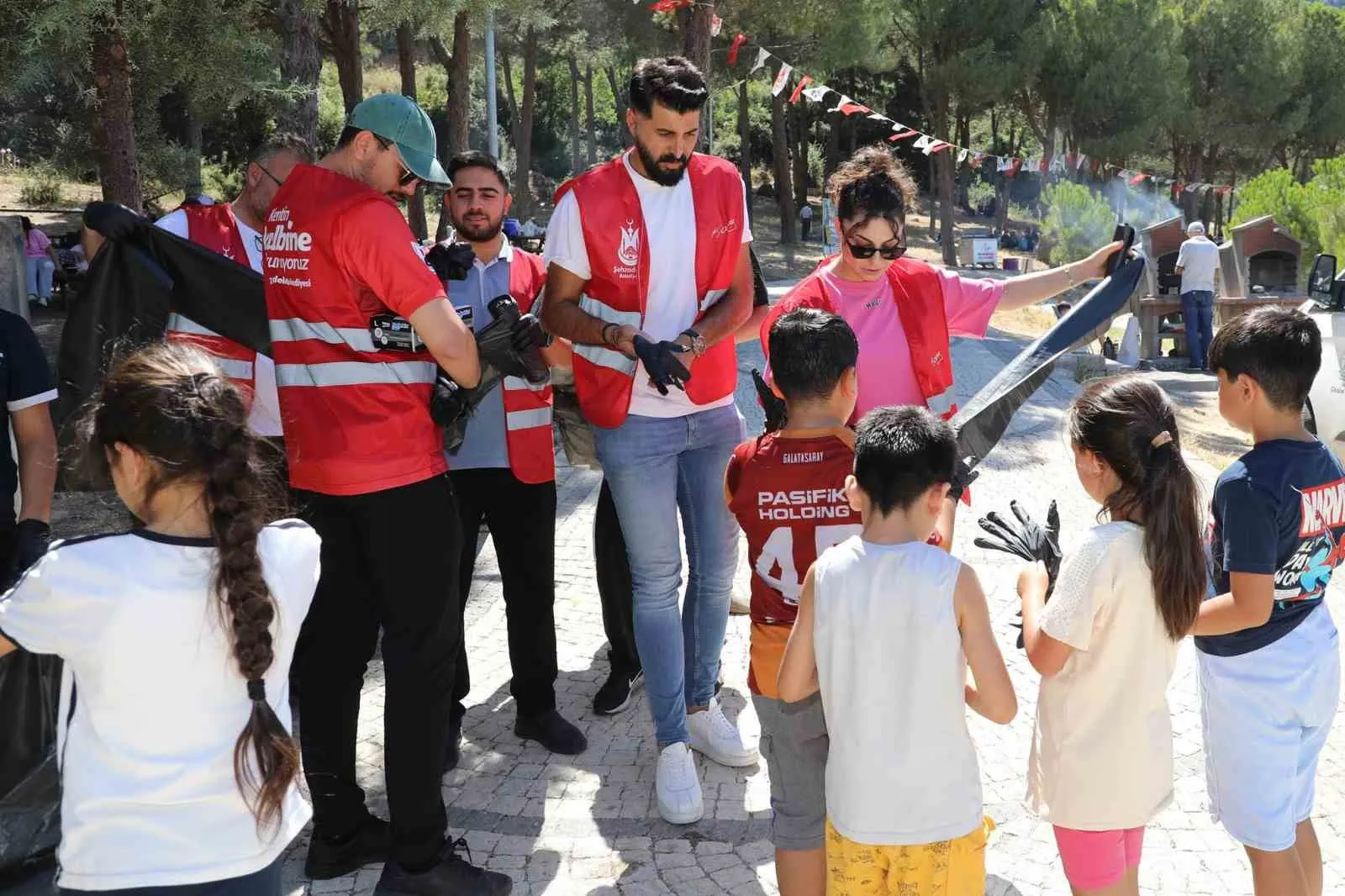 Hamalın Kırı’nda örnek dayanışma: Piknikçiler ve belediye ekipleri doğa için birleşti