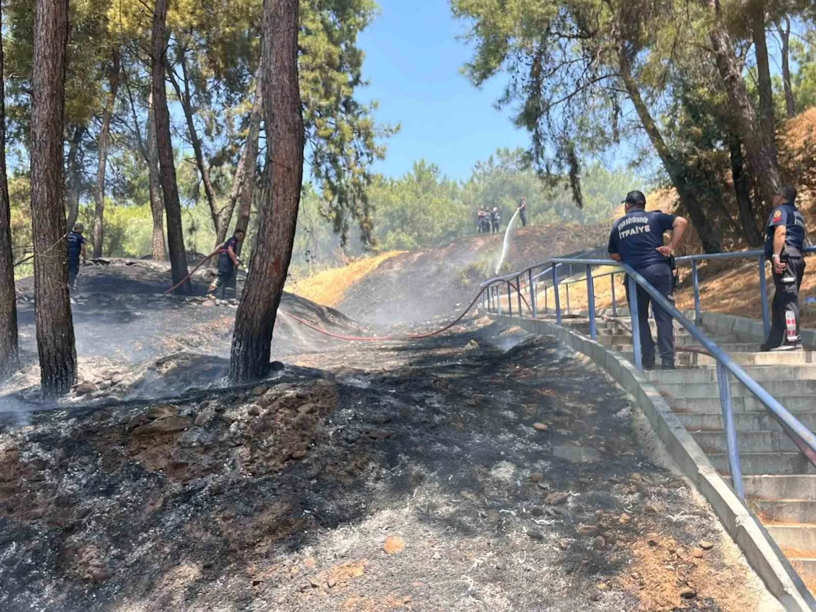 Aytepe'de korkutan yangın: Ekipler felaketi önledi