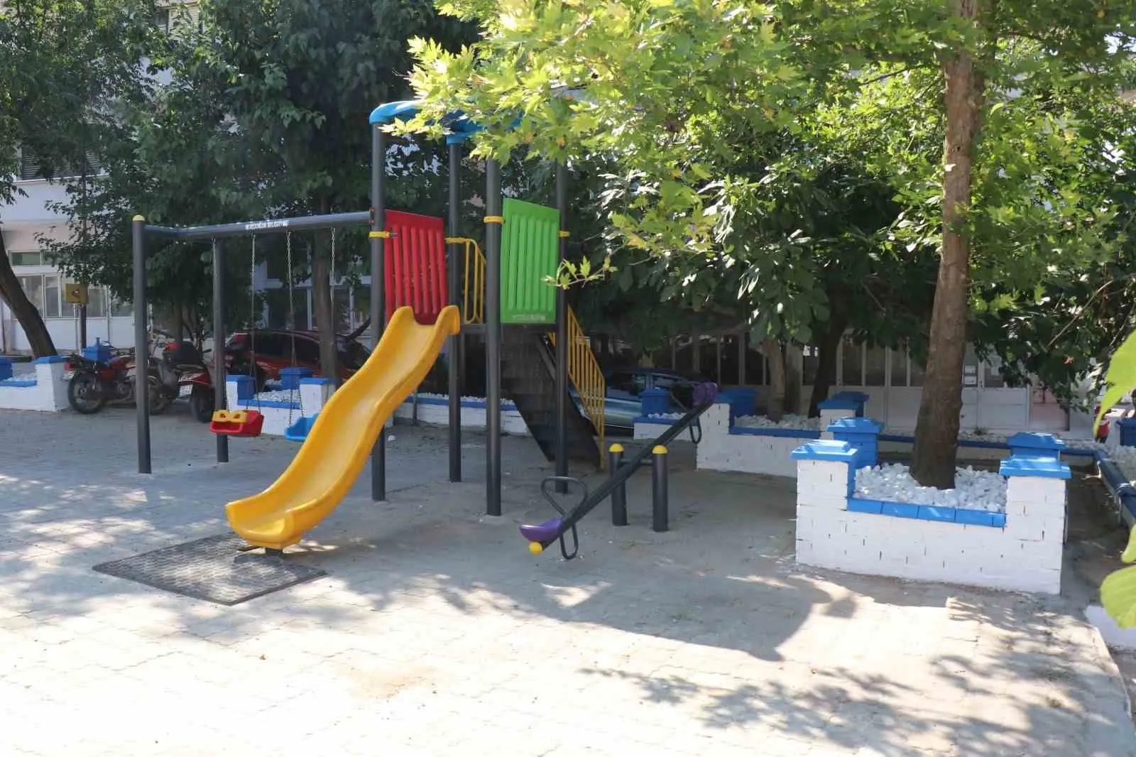 Yazıkent’in çehresi değişti: Atatürk Meydan Parkı yeni yüzüyle hizmette