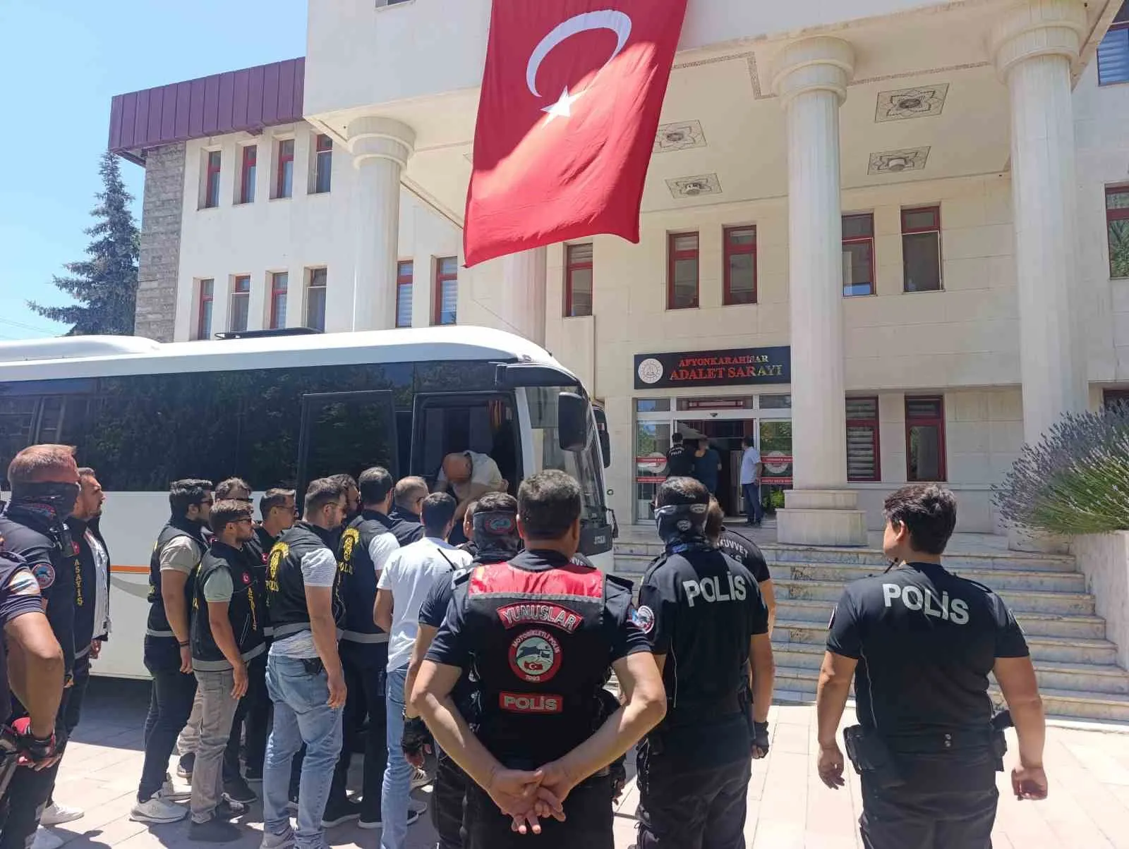 Afyonkarahisar'da durak baskani cinayeti: 18 kisi hakim karsisina cikiyor