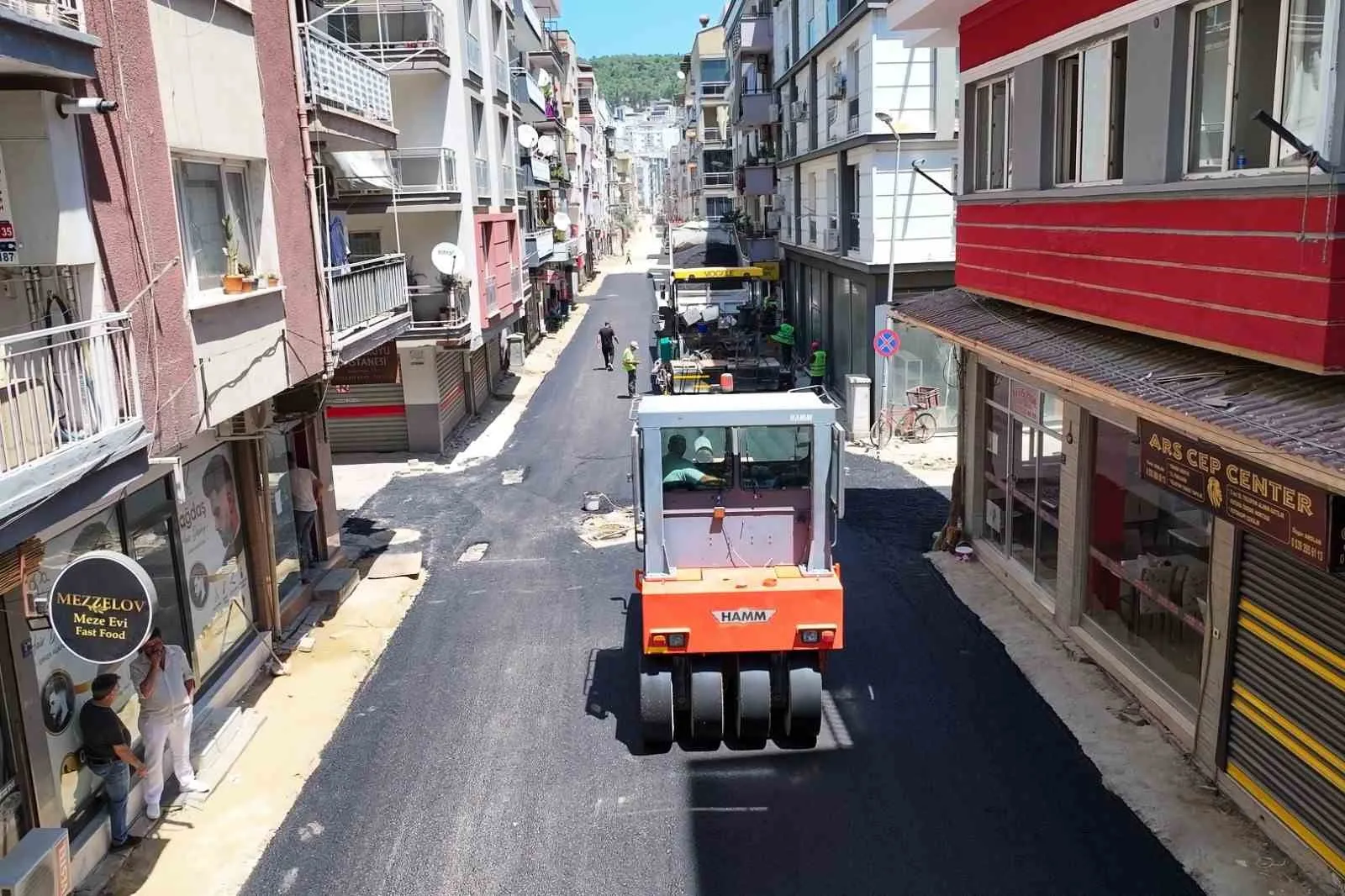 Efeler’de asfalt mesaisi: Başkan Yetişkin’den saha turu