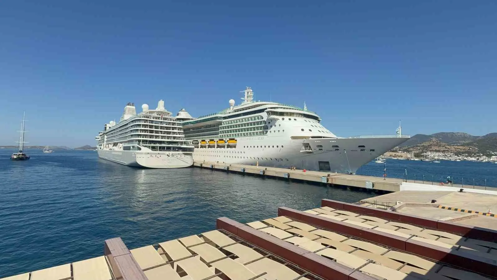 Bodrum limanında dev buluşma: 3 binden fazla turist Ege'nin incisine akın etti