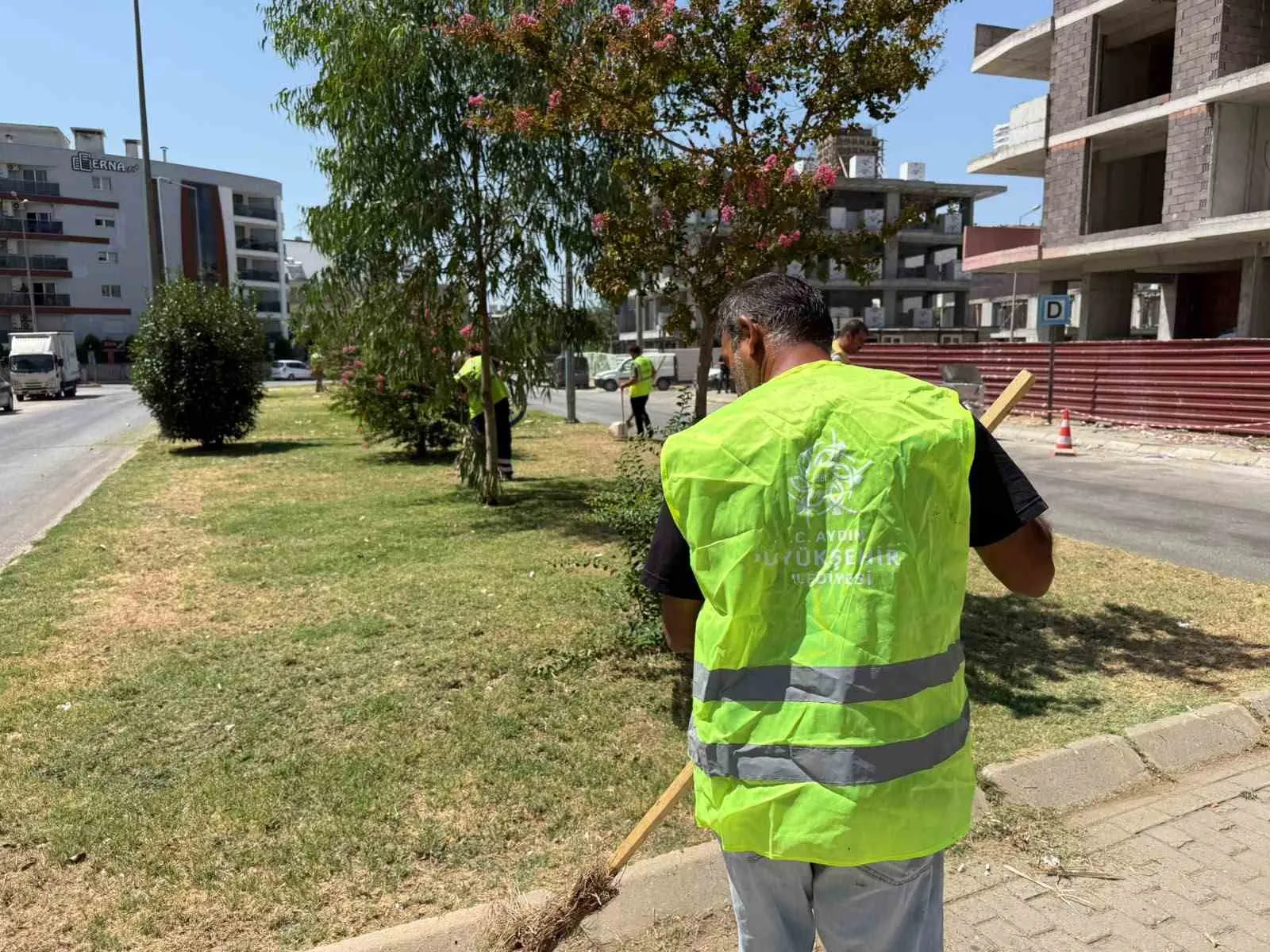 Çeştepe'de yeşil alanlar Özlem Çerçioğlu’nun dokunuşuyla yenileniyor
