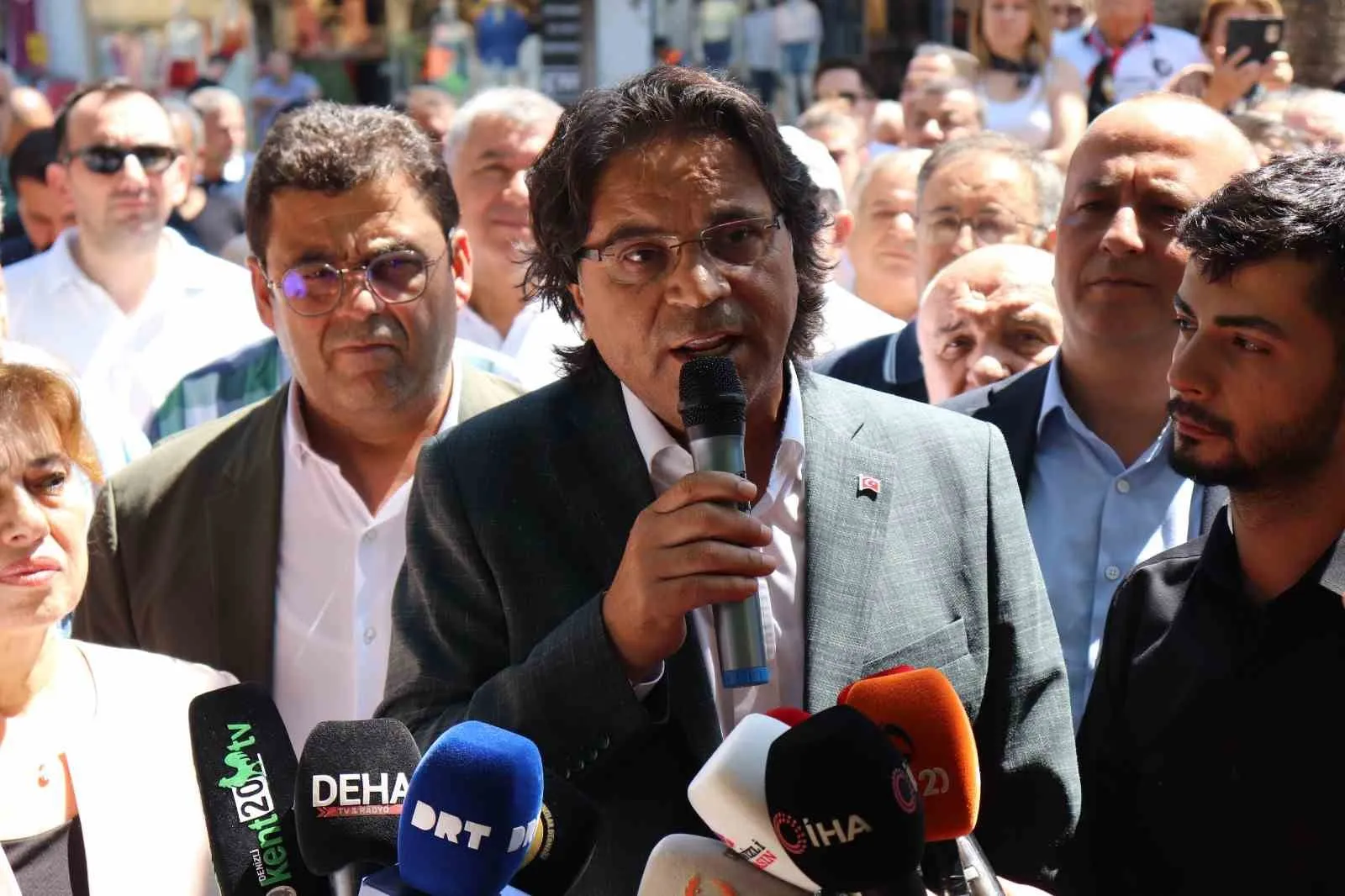 Denizli’de siyasi deprem büyüyor: İlçe teşkilatları toplu istifayla Yeni Parti’ye geçti