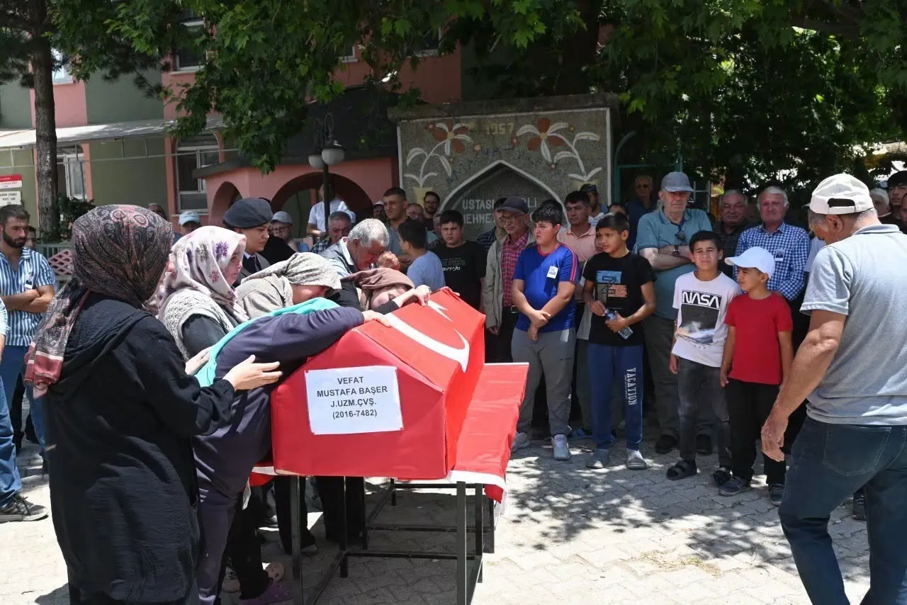 Memleket hasretiyle geldiği baba ocağında acı veda: Uzman Çavuş Mustafa Başer son yolculuğuna uğurlandı
