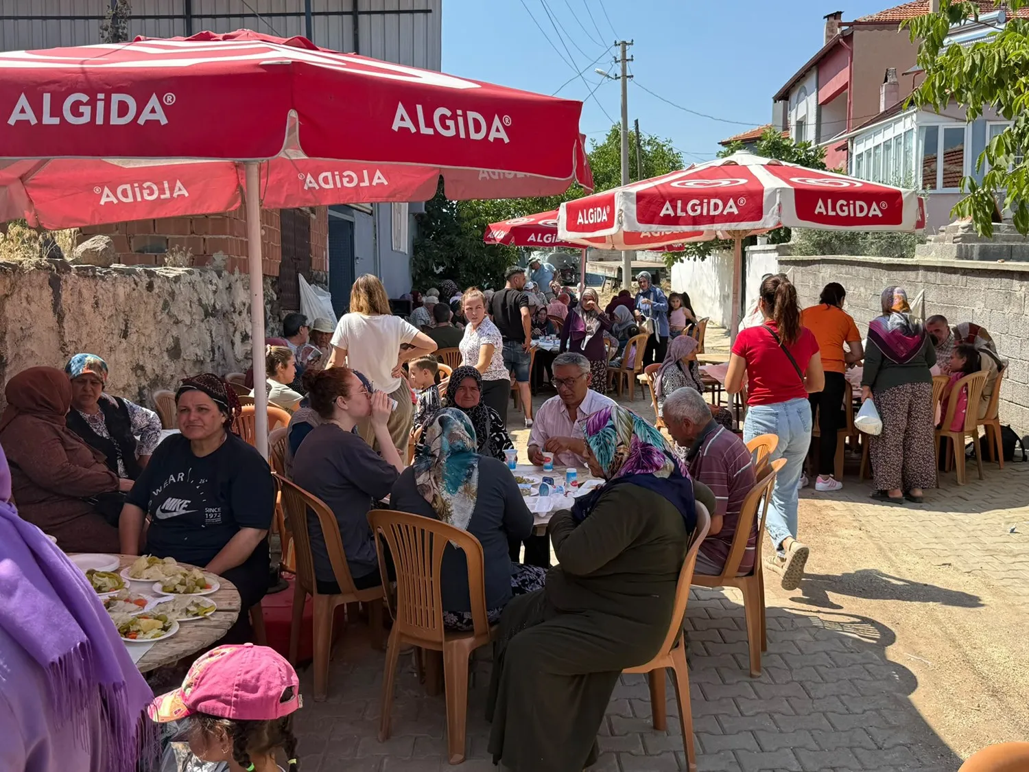Kula’da hüzünlü veda: Genç öğretmen dualarla anıldı