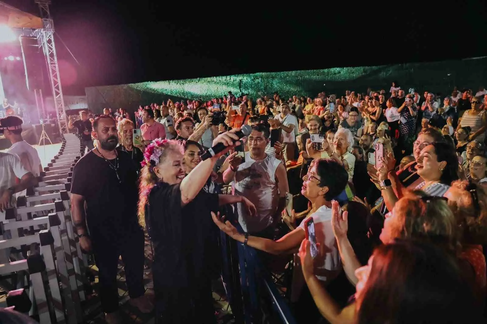 Didim’de lavanta kokulu gece: Suzan Kardeş rüzgarı esti