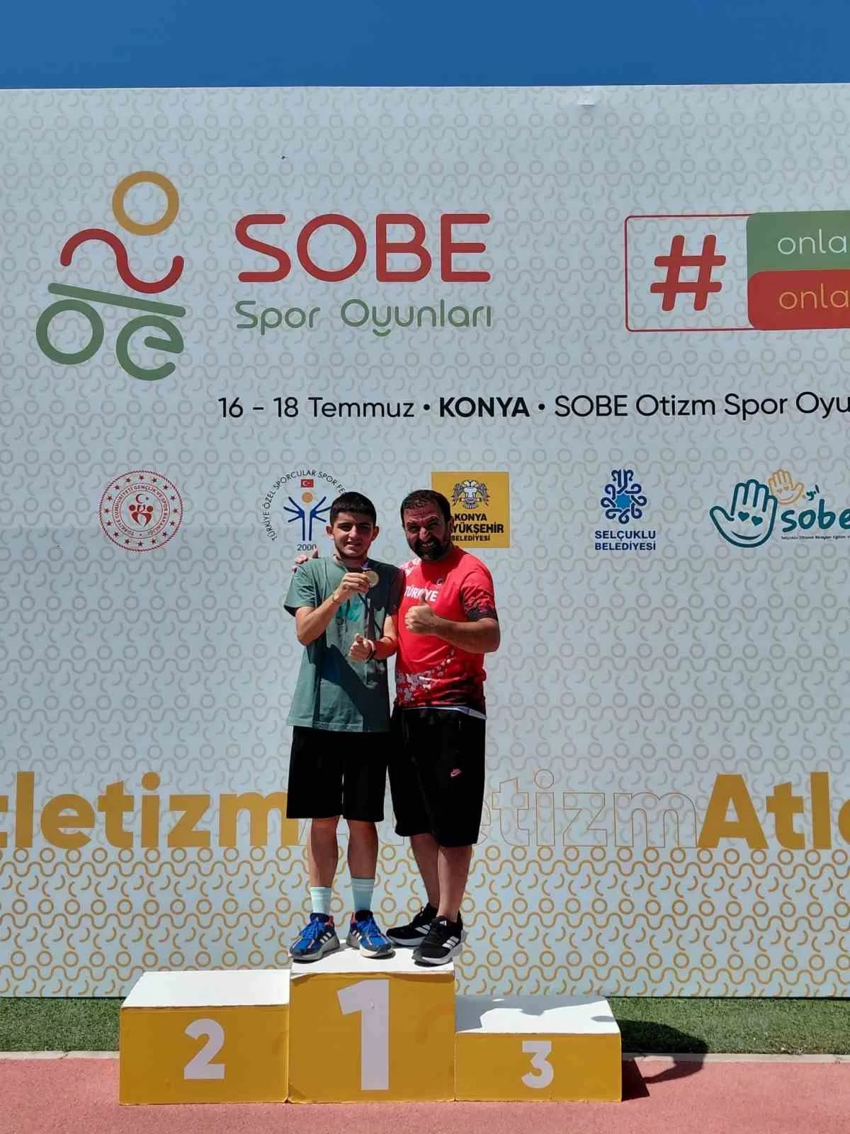 Podyumun zirvesine ambargo koydular: Aydınlı özel sporcular Konya’dan madalyalarla döndü