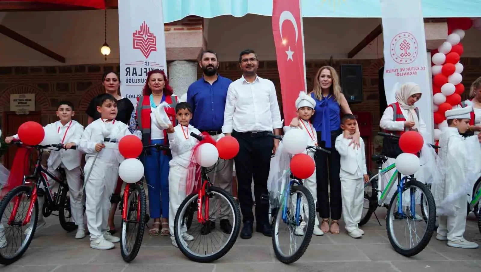 Tarihin tozlu sayfalarından gelen şefkat eli: 530 yıllık vakıf geleneği Manisa’da yaşatıldı