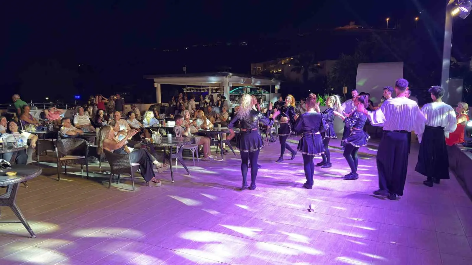 Bodrum'da Türk rüzgarı: Turistler geleneksel eğlenceye hayran kaldı