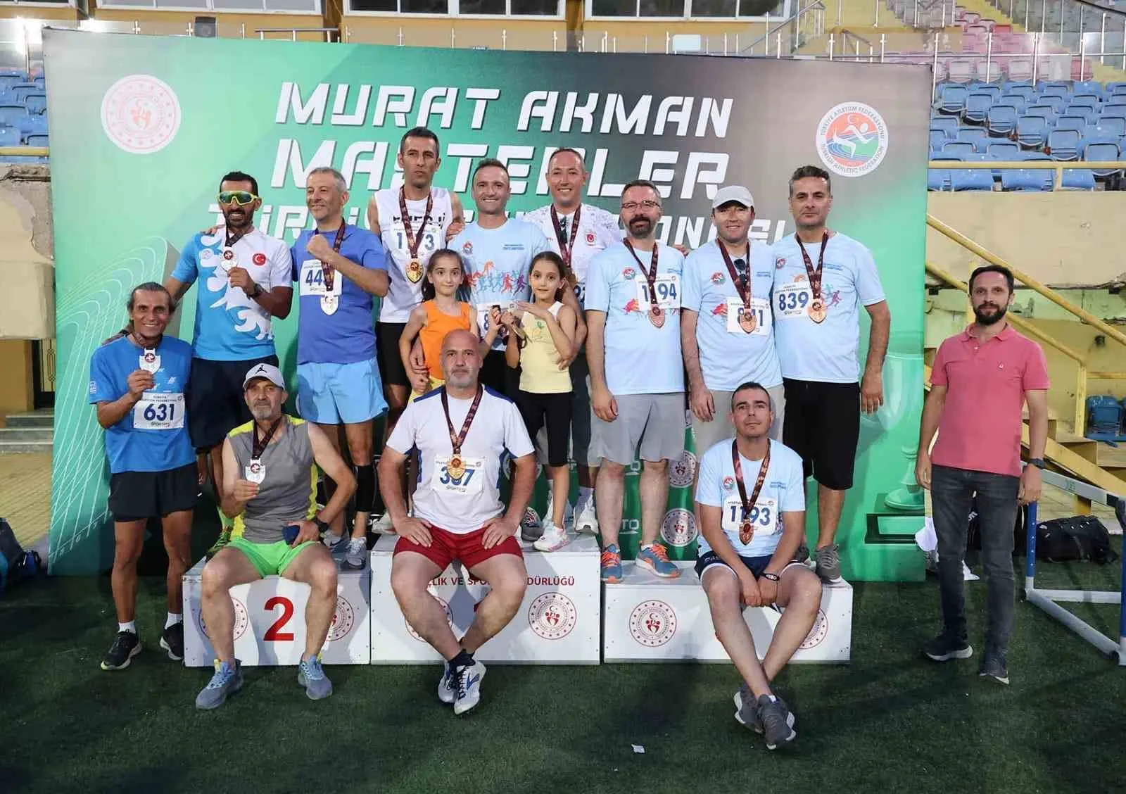 Denizlili atletlerin İzmir çıkarması: Pistten 9 madalyayla döndüler