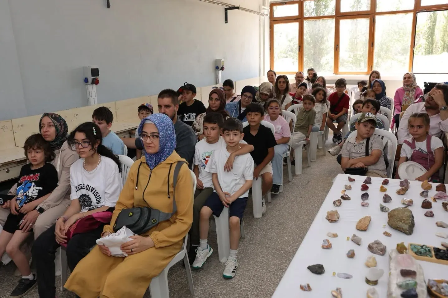 Minik jeologlar Kütahya’da iş başında: Taşların gizemli dünyasına yolculuk