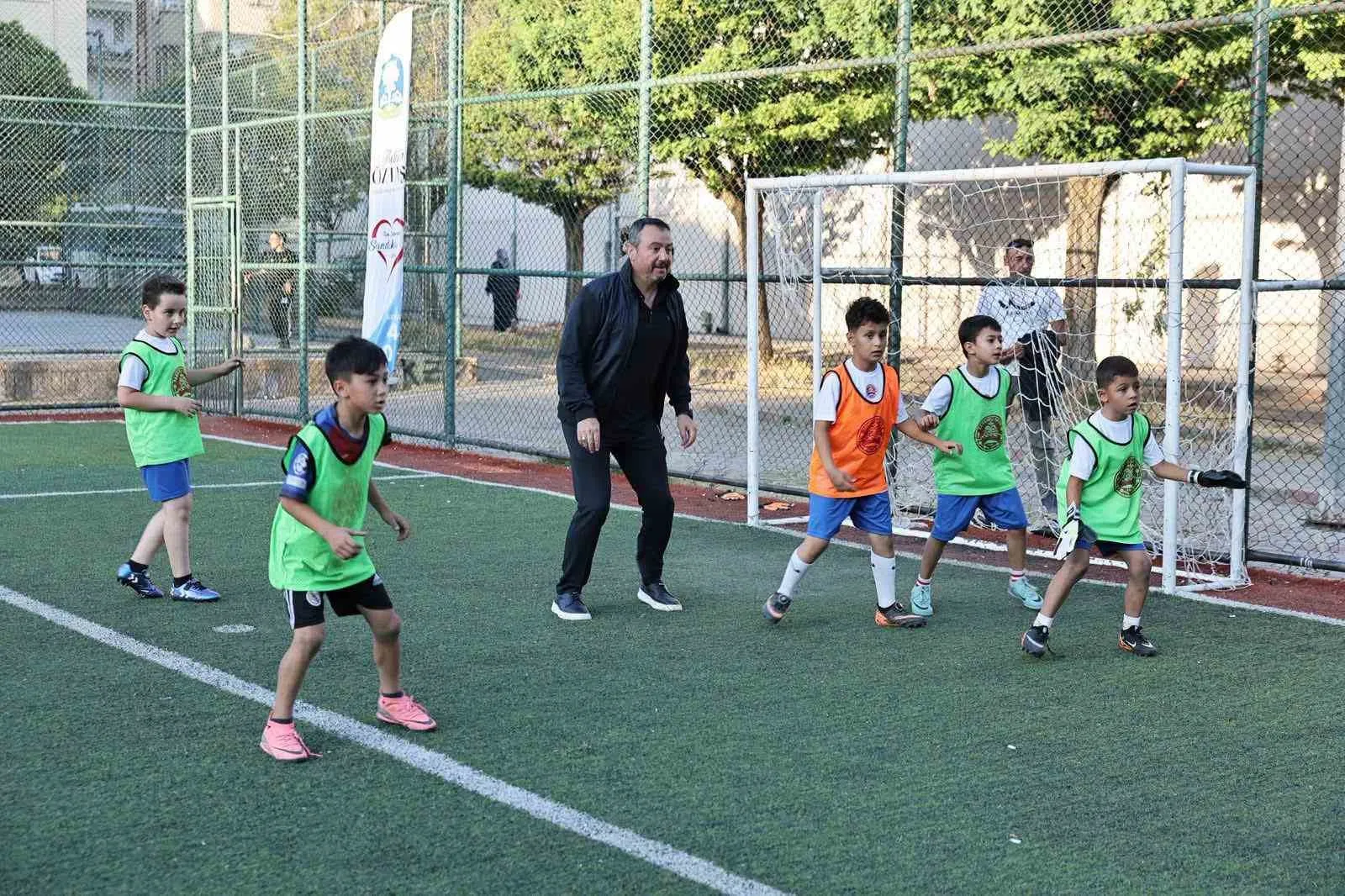 Sandıklı'da minik kramponların heyecanı: Sokak futbolunda şampiyonluk yarışı başladı