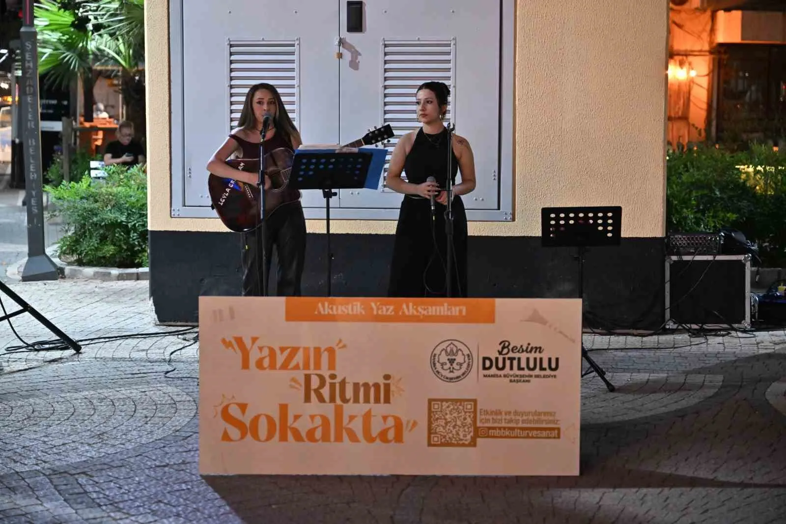 Manisa'da yaz akşamları müziğin ritmiyle şenleniyor