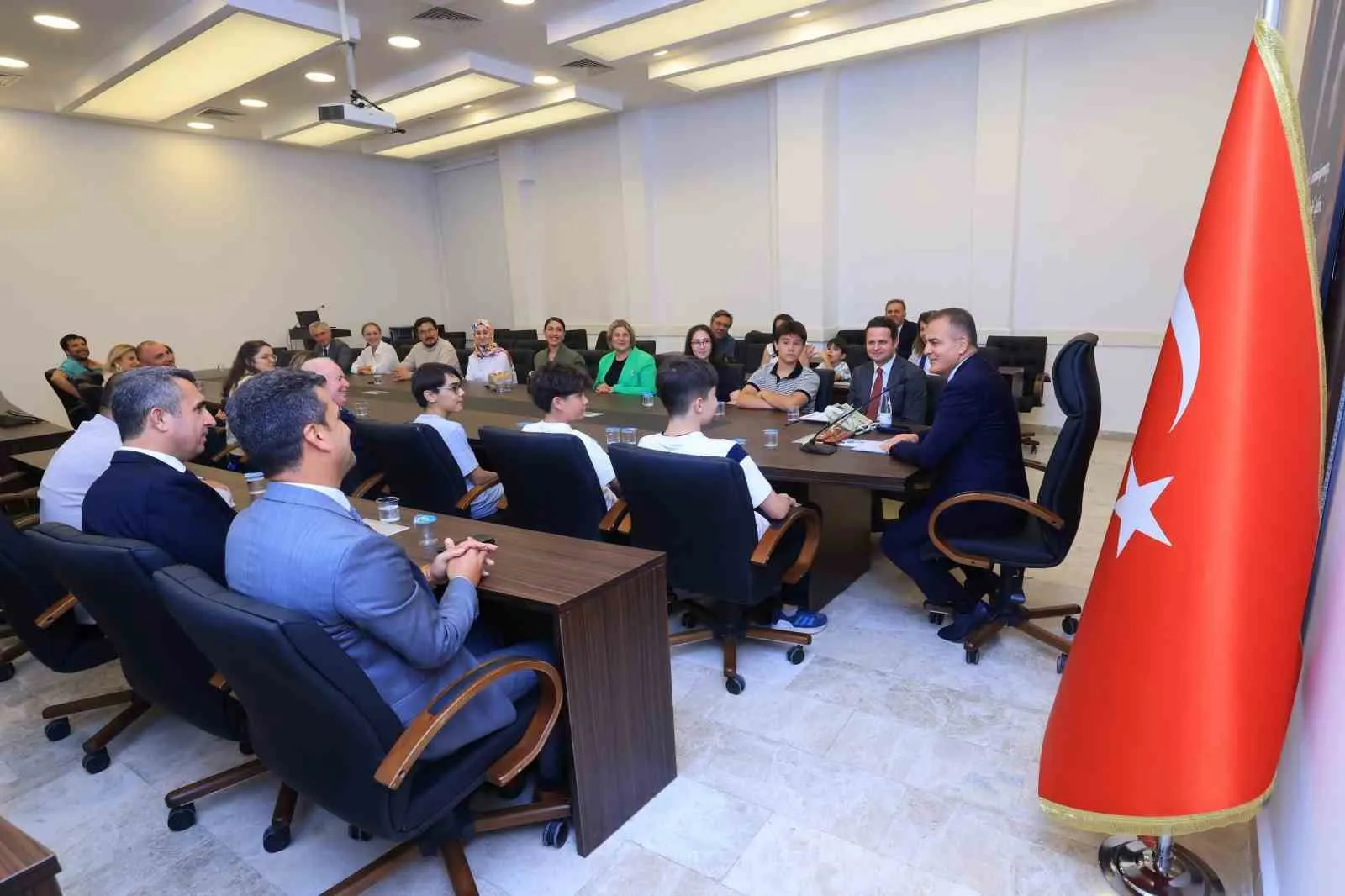 Muğla’nın gurur tablosu: LGS birincilerine makamda özel ağırlama