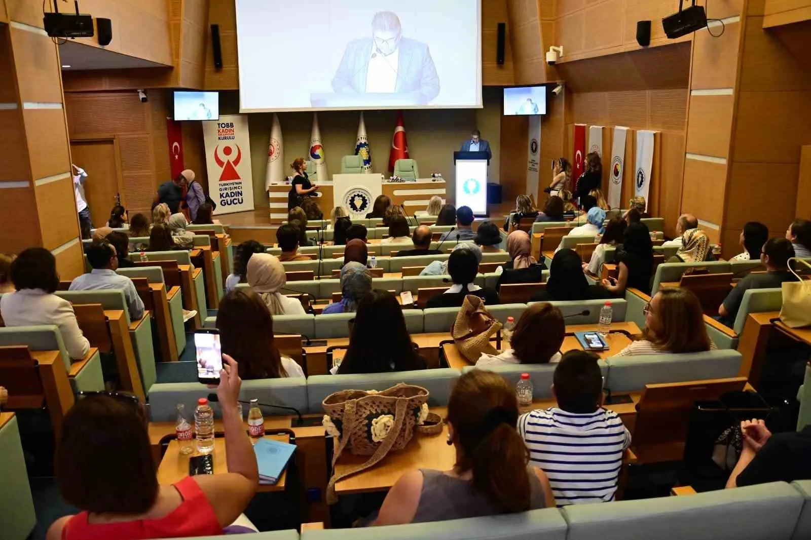 5 yillik is arayisi kaynak makinesiyle son buldu: 42 yasinda yeni bir kariyere basladi