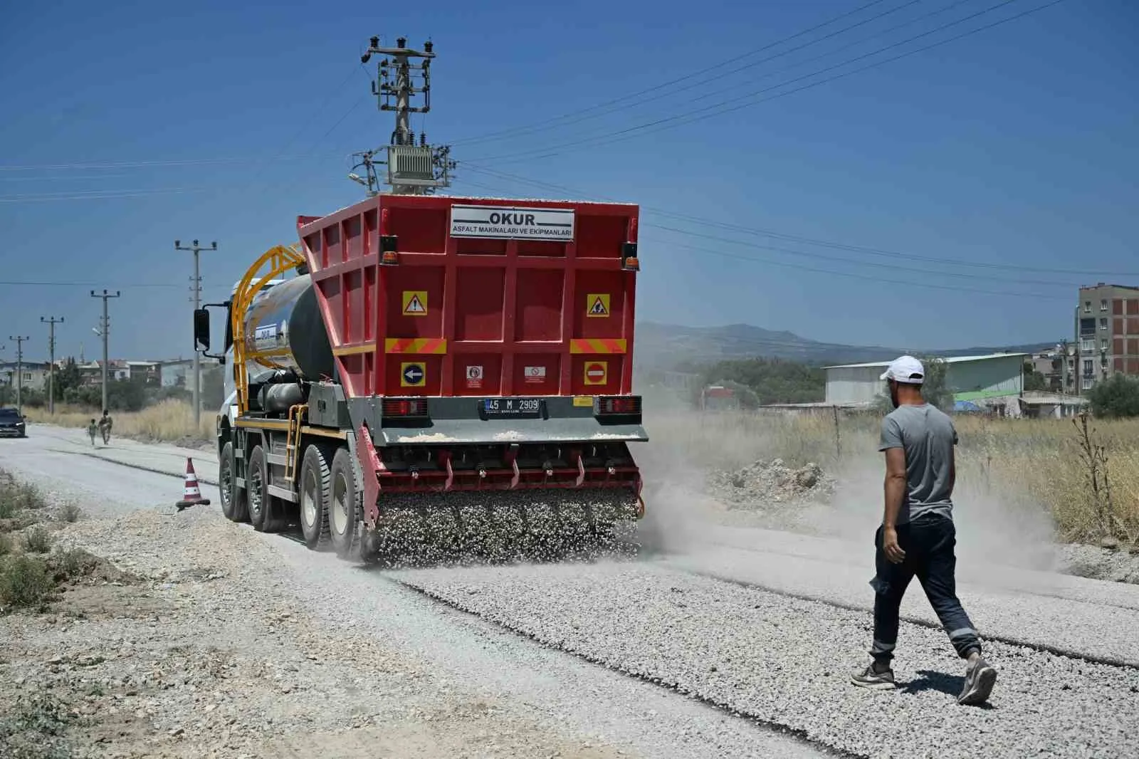 Manisa'da ulaşıma modern dokunuş: Altyapısı biten yollar asfaltla buluştu