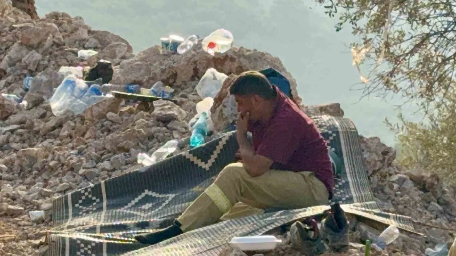 Fethiye'de alevlerle bitmek bilmeyen randevu: Yeşil vatan için siper oldular