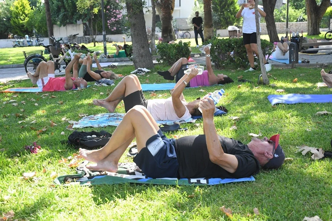 Kuşadası’nda güne zinde başlamanın adresi parklar oldu