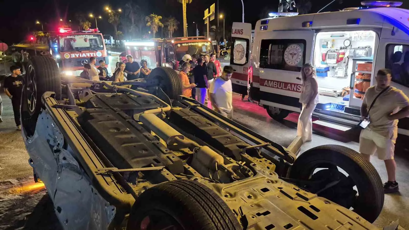 Bodrum’da sabah saatlerinde dehşet anları: Kavşakta devrilen araçta sıkıştı