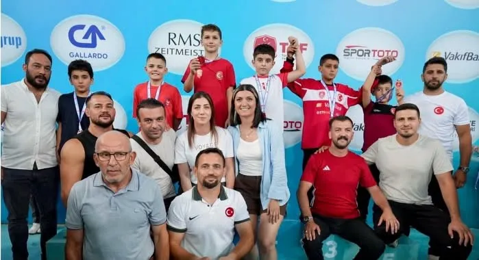 Ankara’daki dev şampiyonada Aliağa rüzgarı: İki sporcu kürsüye yaklaştı