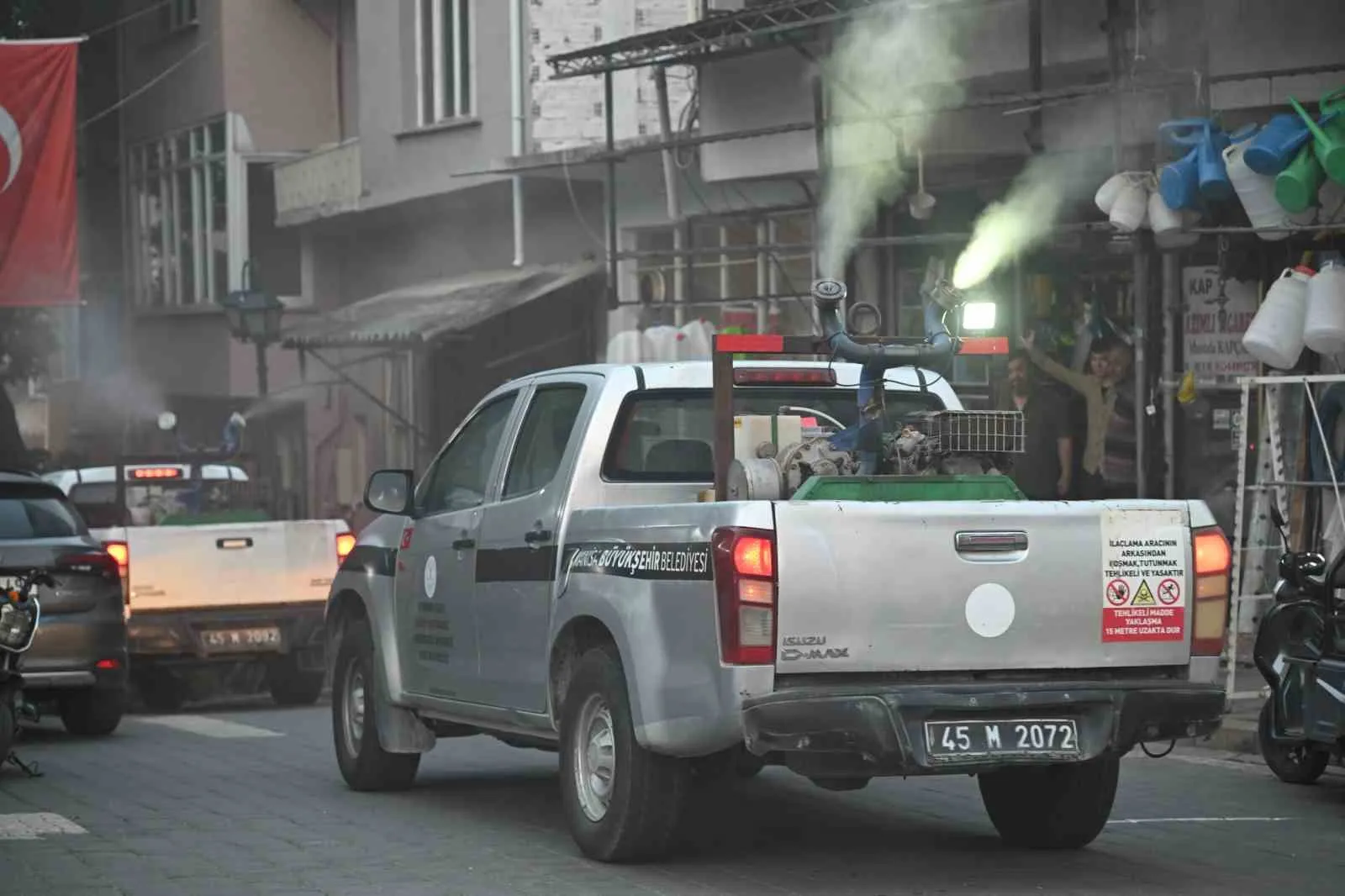 Sarıgöl’de haşereye karşı dev operasyon: 35 mahalle aynı anda ilaçlandı