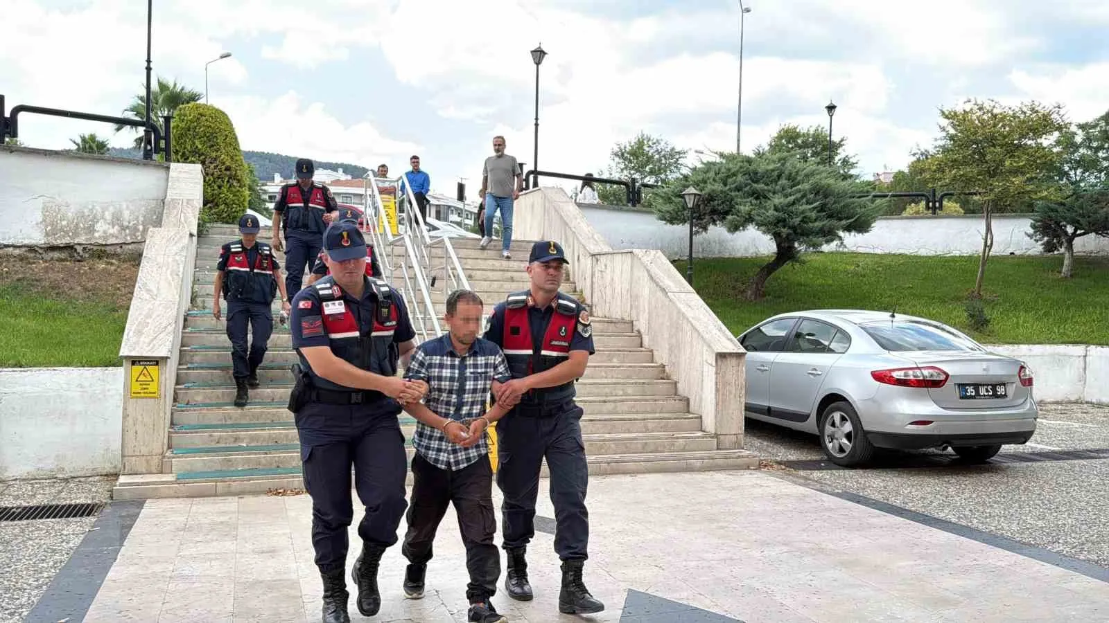 Muğla’da restoranda kanlı hesaplaşma: Akrabasını öldüren zanlı mezarlıkta yakalandı