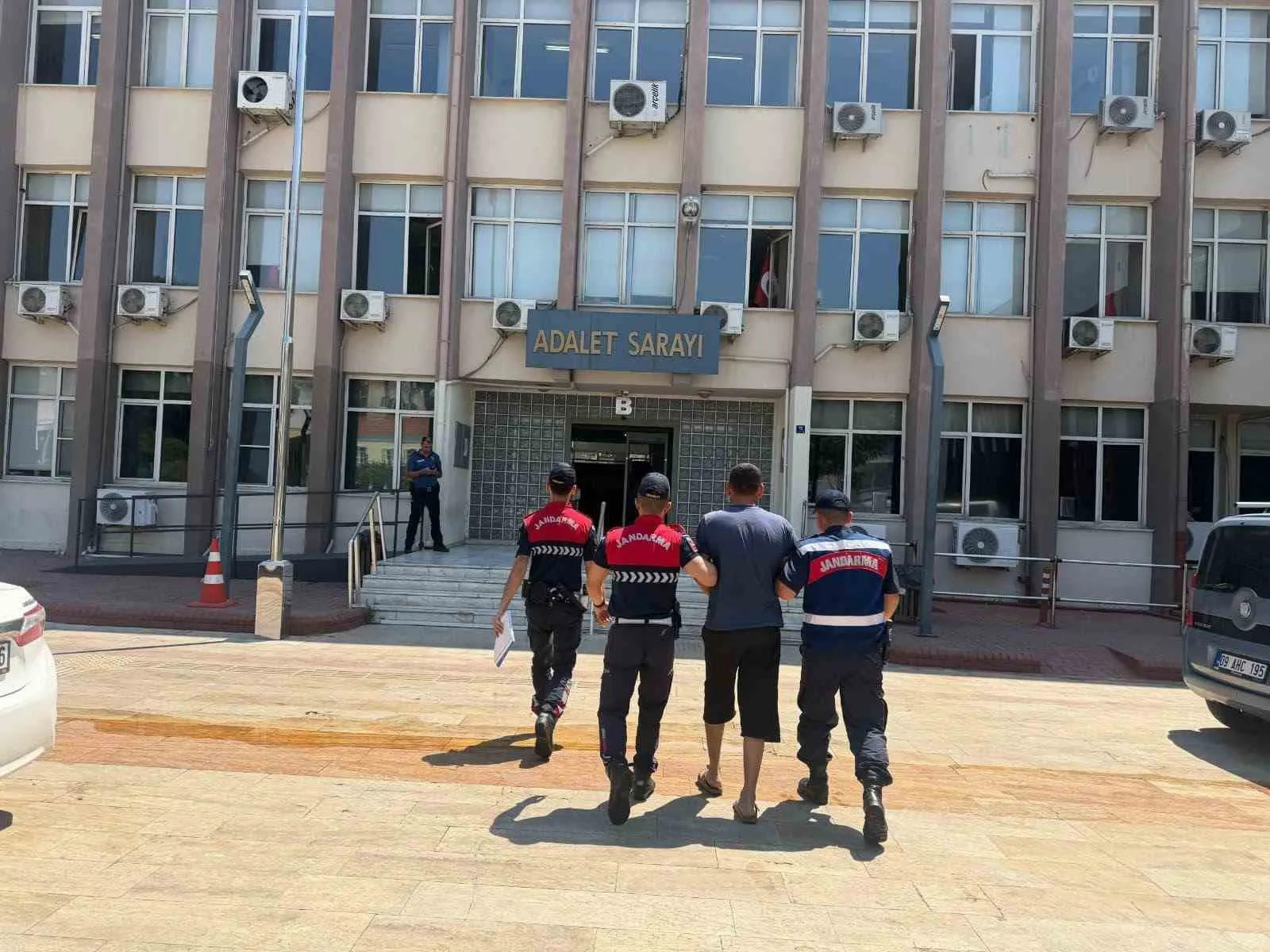 Koçarlı'da koyun hırsızlığına jandarma darbesi: 8 hayvan sahibine kavuştu