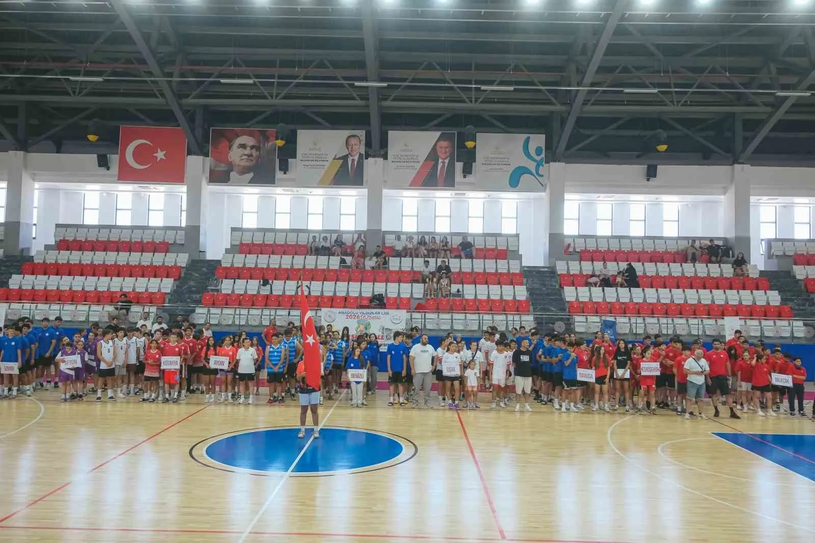 Söke'de potanın yıldızları sahne aldı: Geleceğin devleri parkeye indi