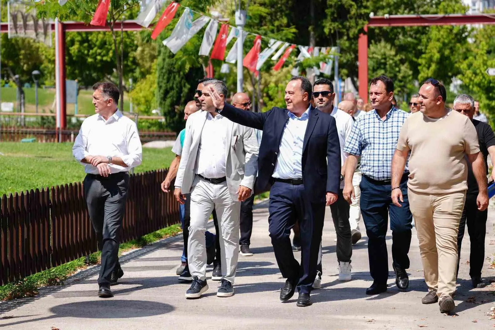 Manisa'da çevre seferberliği: Atatürk Kent Parkı'nda kötü koku dönemi sona eriyor