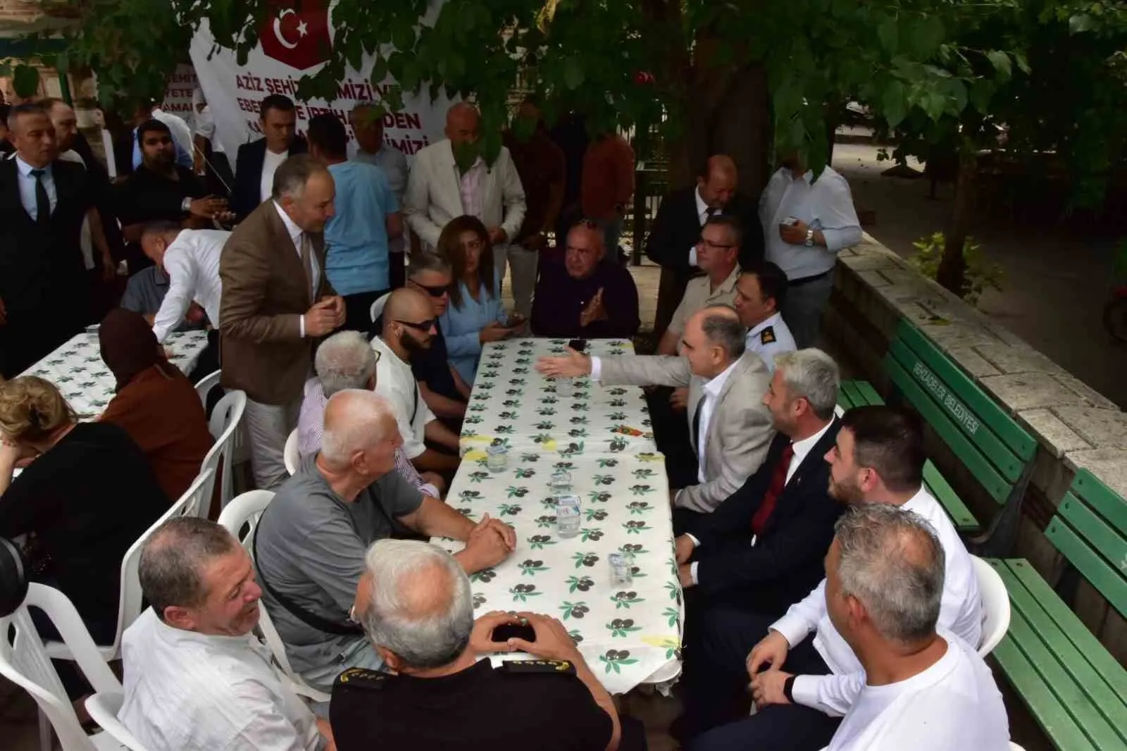 Manisa’da vefa sofrası: Şehit aileleri ve gaziler aşurede buluştu