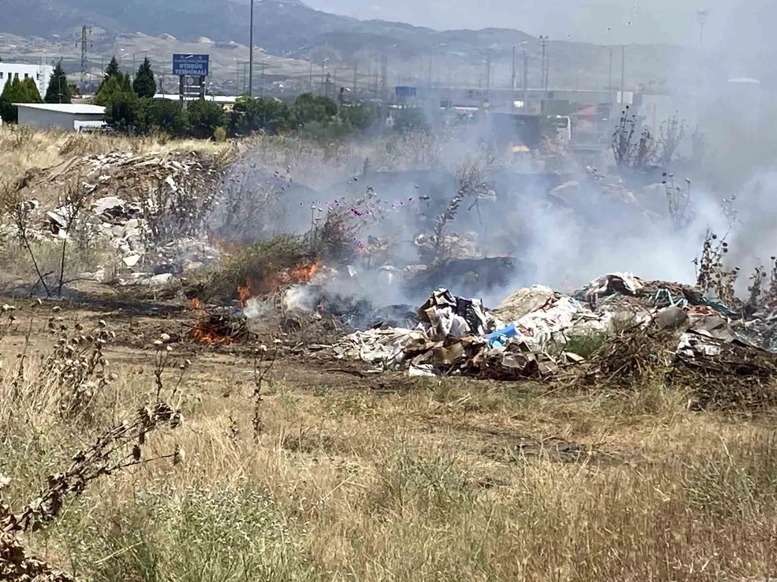 Alaşehir’de korku dolu anlar: Alevler LNG tankının kapısına dayandı