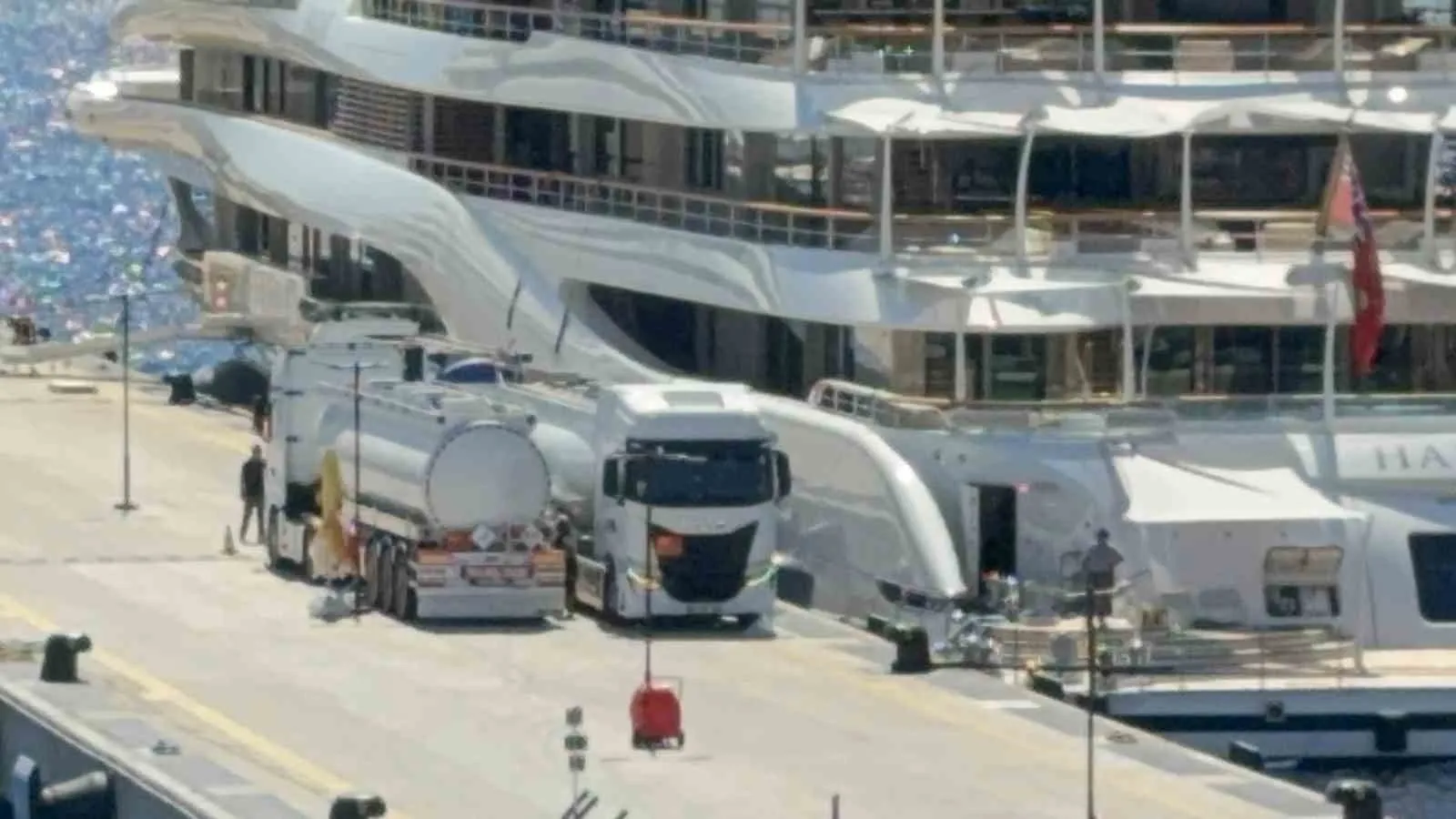 Bodrum limanında milyar dolarlık ikmal: 21 tankerle devasa yakıt operasyonu